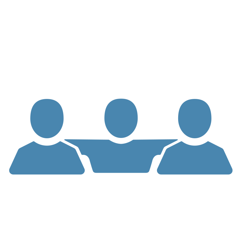 Ein Icon, das Teamgeist symbolisiert: Drei Personen stehen nebeneinander, die mittlere Person legt die Arme um die Schultern der beiden anderen.